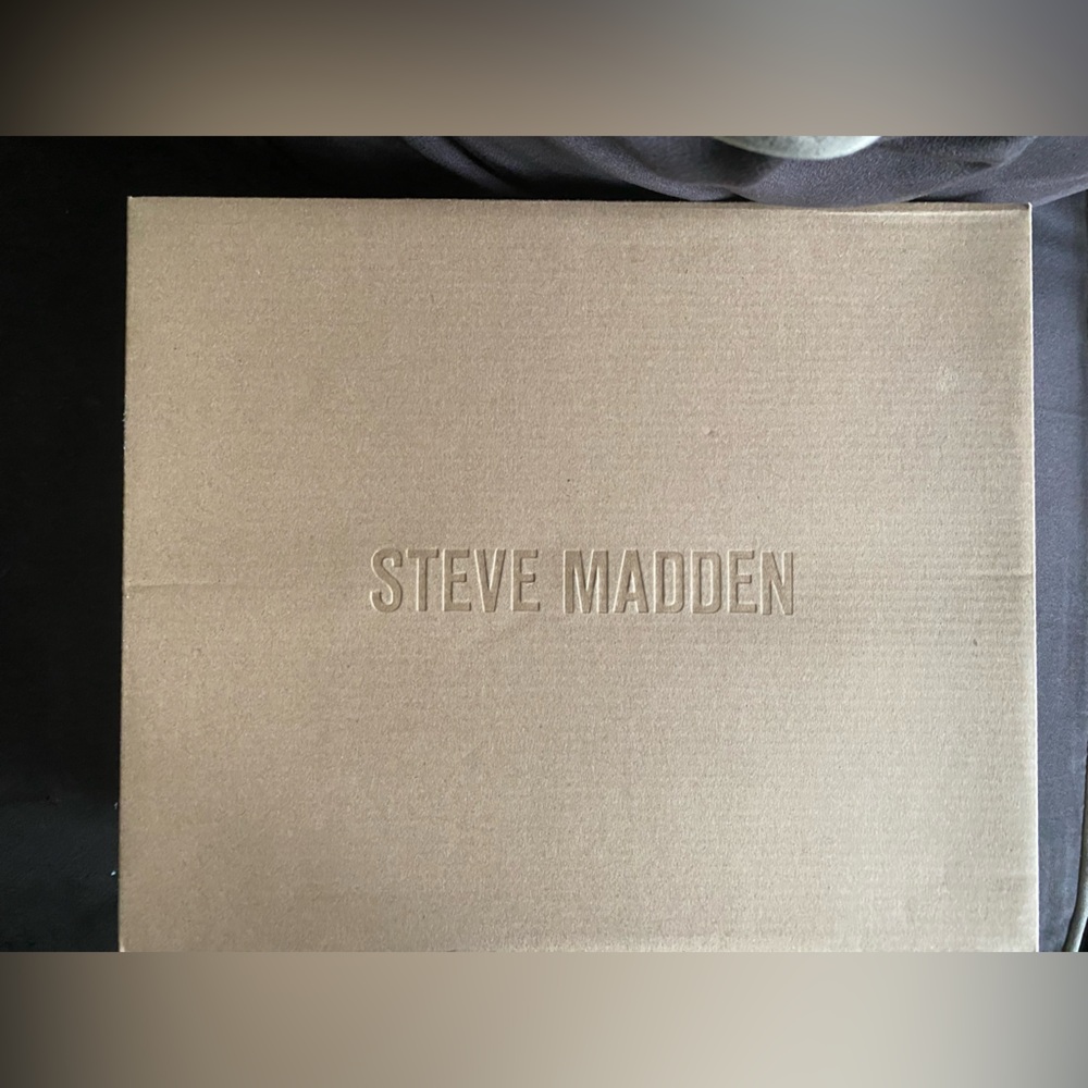 STEVE MADDEN POSSE BROWN PATENT BOOTIE - Picture 4 of 6